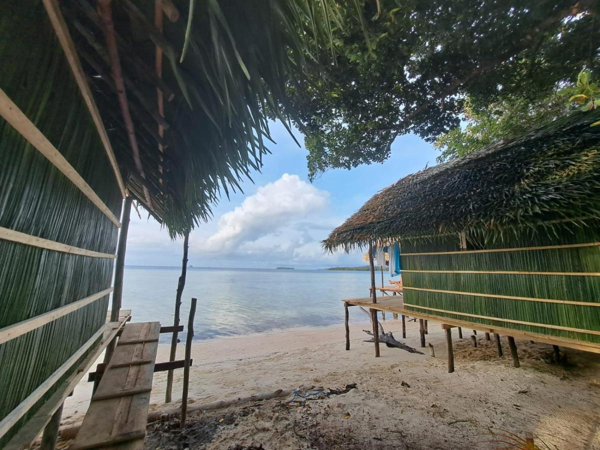 Coco Huts Guest House Waisai Exterior foto